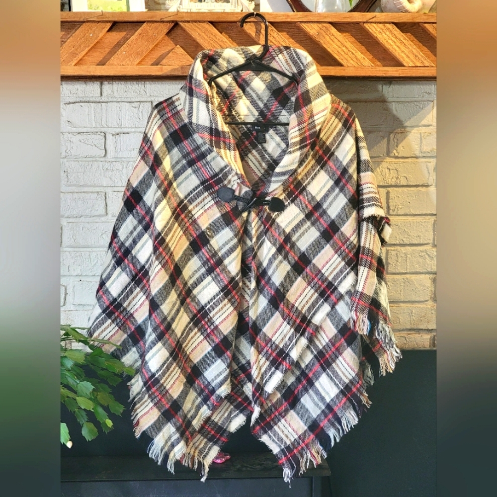 Modena NYC plaid knit soft fringe Shawl/Cape/poncho Women’s One Size NWOT